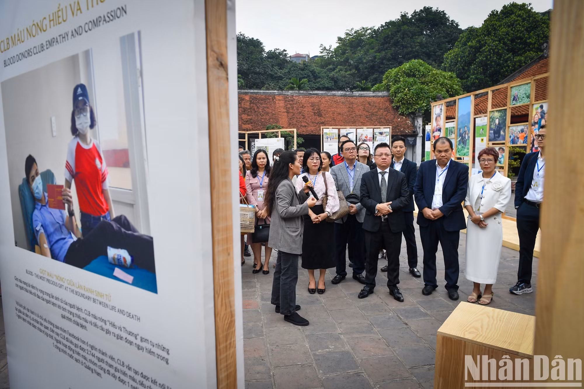 Уголок выставки «Действия ради сообщества».