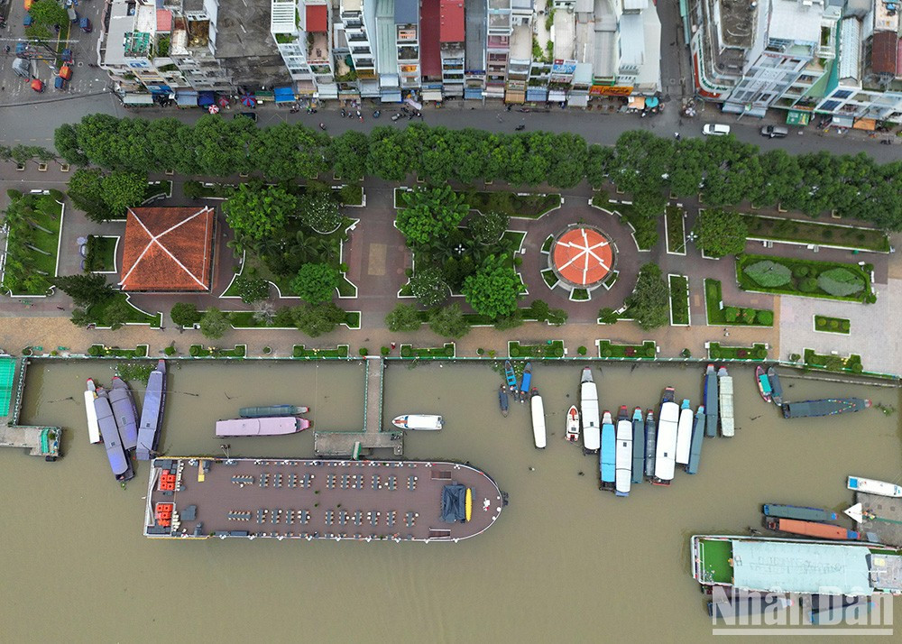 При посещении пристани Нинькиеу посетителям стоит также посетить яхту Нинькиеу. При посещении пристани Нинькиеу посетителям стоит также посетить яхту Нинькиеу.