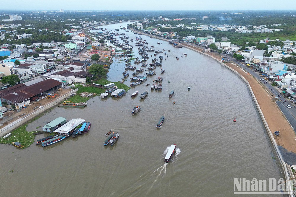 В частности, плавучий рынок Кайранг является своеобразным рынком, специализирующимся на торговле сельскохозяйственной продукцией, фруктами, товарами и продуктами питания. Сегодня рынок является одной из уникальных достопримечательностей города Кантхо. В частности, плавучий рынок Кайранг является своеобразным рынком, специализирующимся на торговле сельскохозяйственной продукцией, фруктами, товарами и продуктами питания. Сегодня рынок является одной из уникальных достопримечательностей города Кантхо.