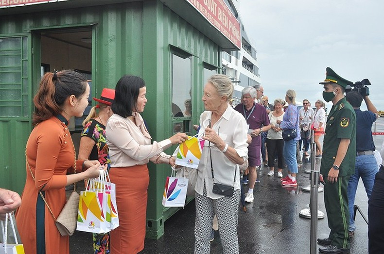 Дананг встречает международных туристов. Фото: Зинь Нгуен Дананг встречает международных туристов. Фото: Зинь Нгуен