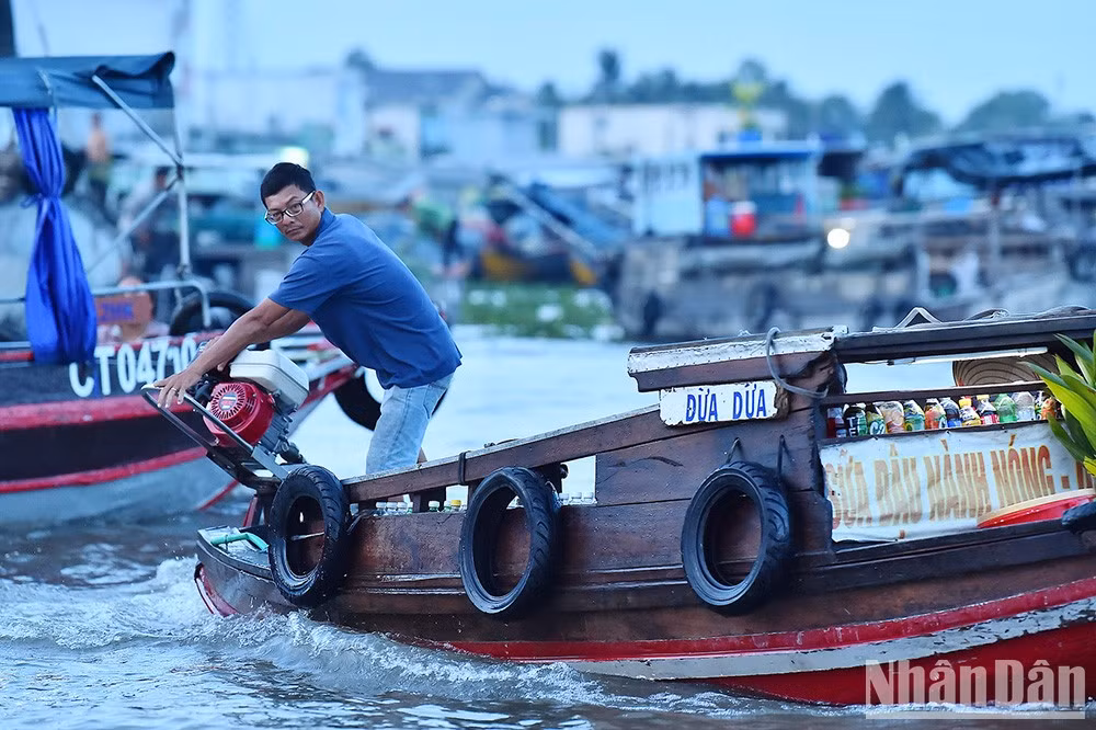 Товары, продаваемые на плавучем рынке Кайранг, очень разнообразны.