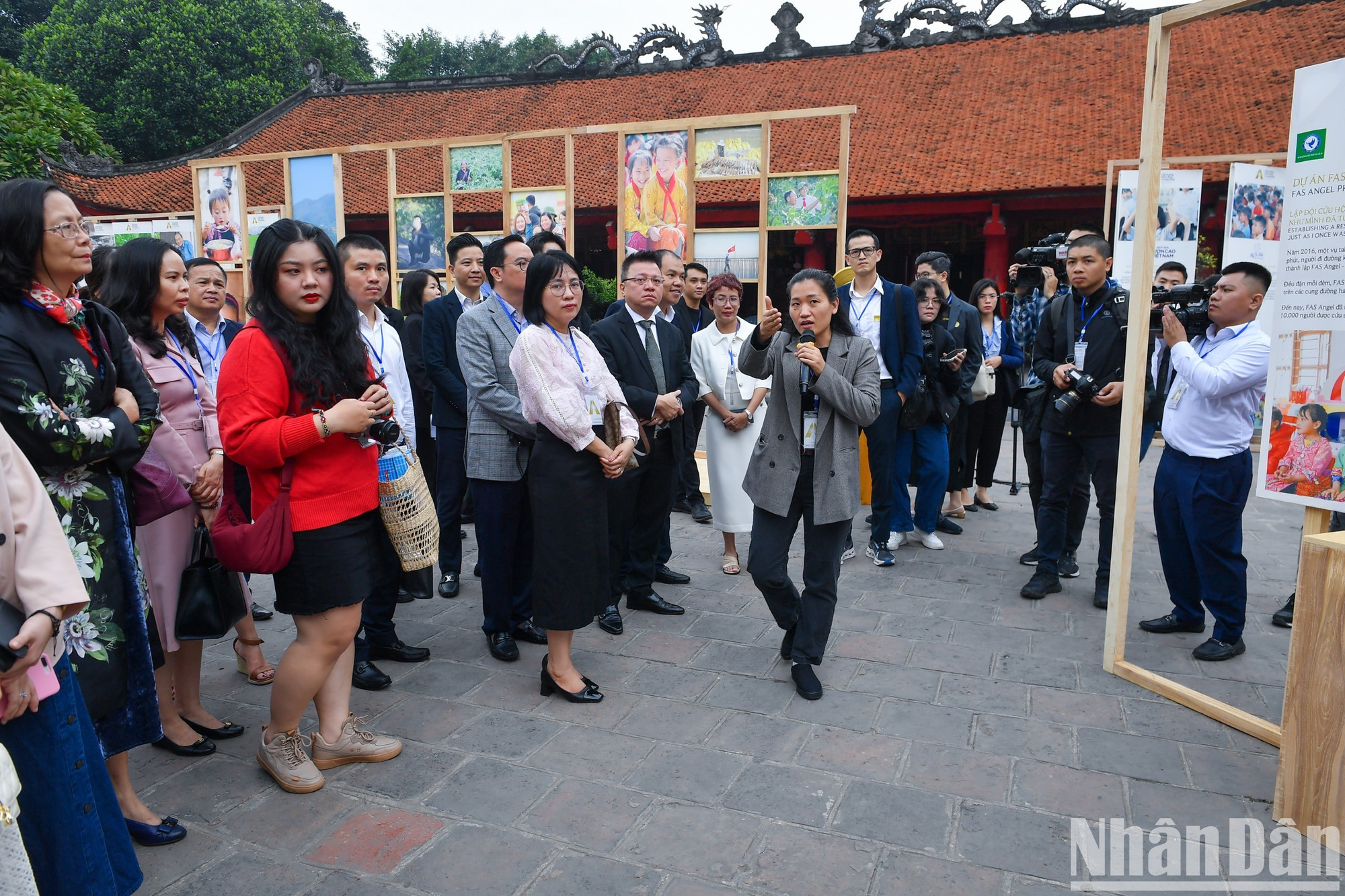 Выставка разделена на множество зон в соответствии с тематическими группами, такими как «Сердце», «Ориентация на будущее», «Революция ради людей»...