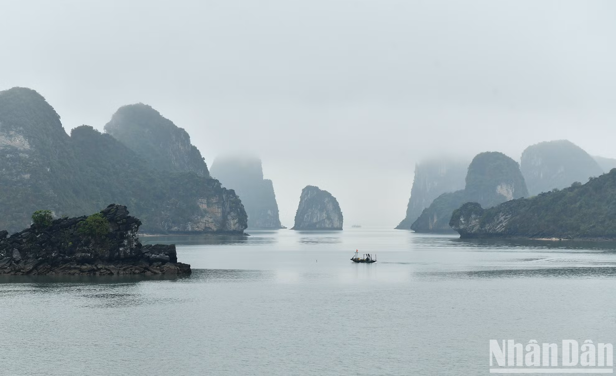 Пейзаж гор и облаков здесь так же прекрасен, как живописная картина, выполненная черной тушью.