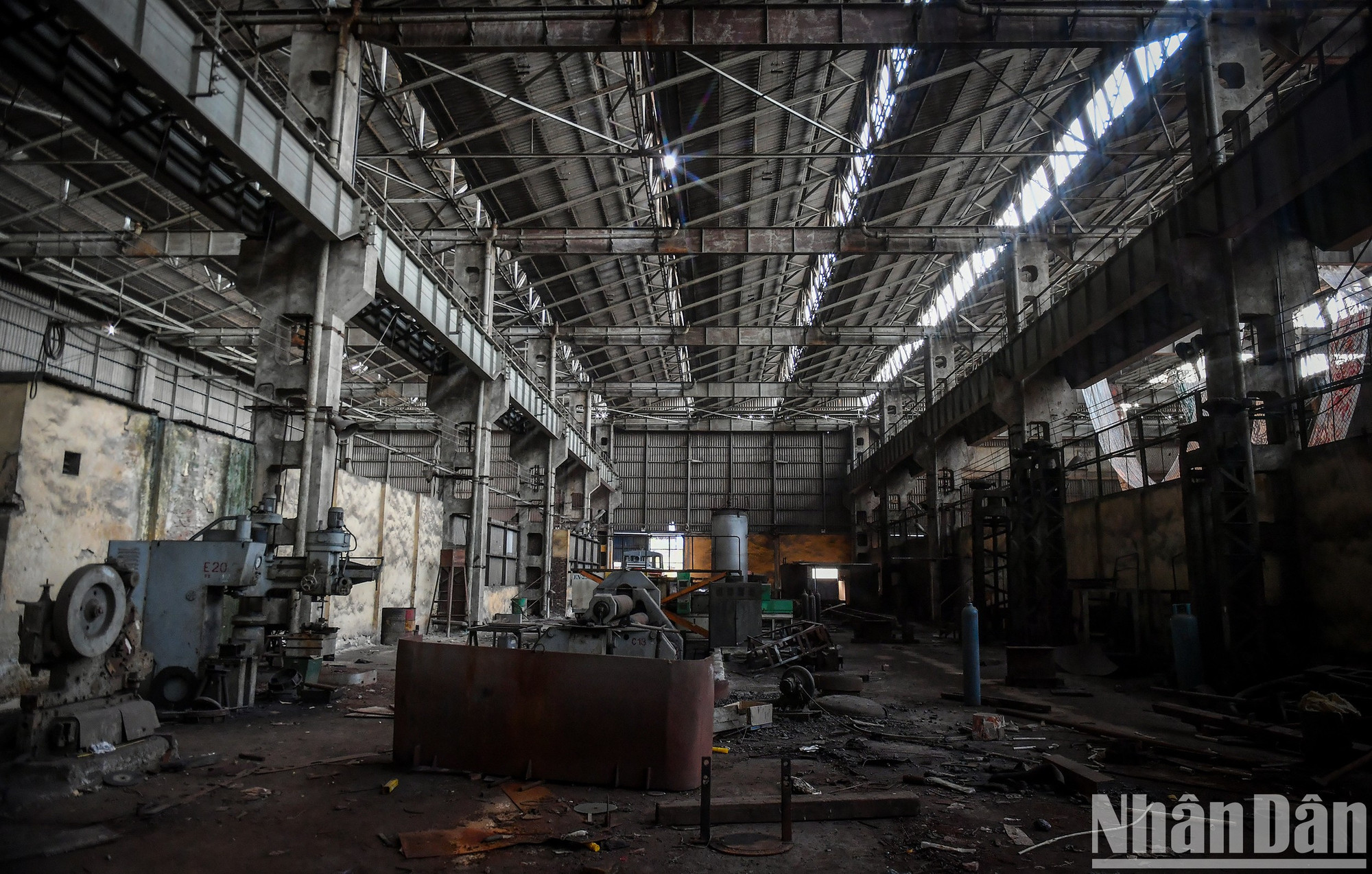 Ржавые остатки времени на углу железнодорожного завода Жалам.