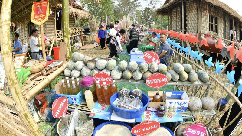 Сельскохозяйственная продукция представлена посетителям. Сельскохозяйственная продукция представлена посетителям.