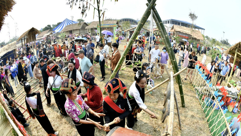 Высокогорное культурное пространство народности Тхай в провинции Дьенбьен. Высокогорное культурное пространство народности Тхай в провинции Дьенбьен.
