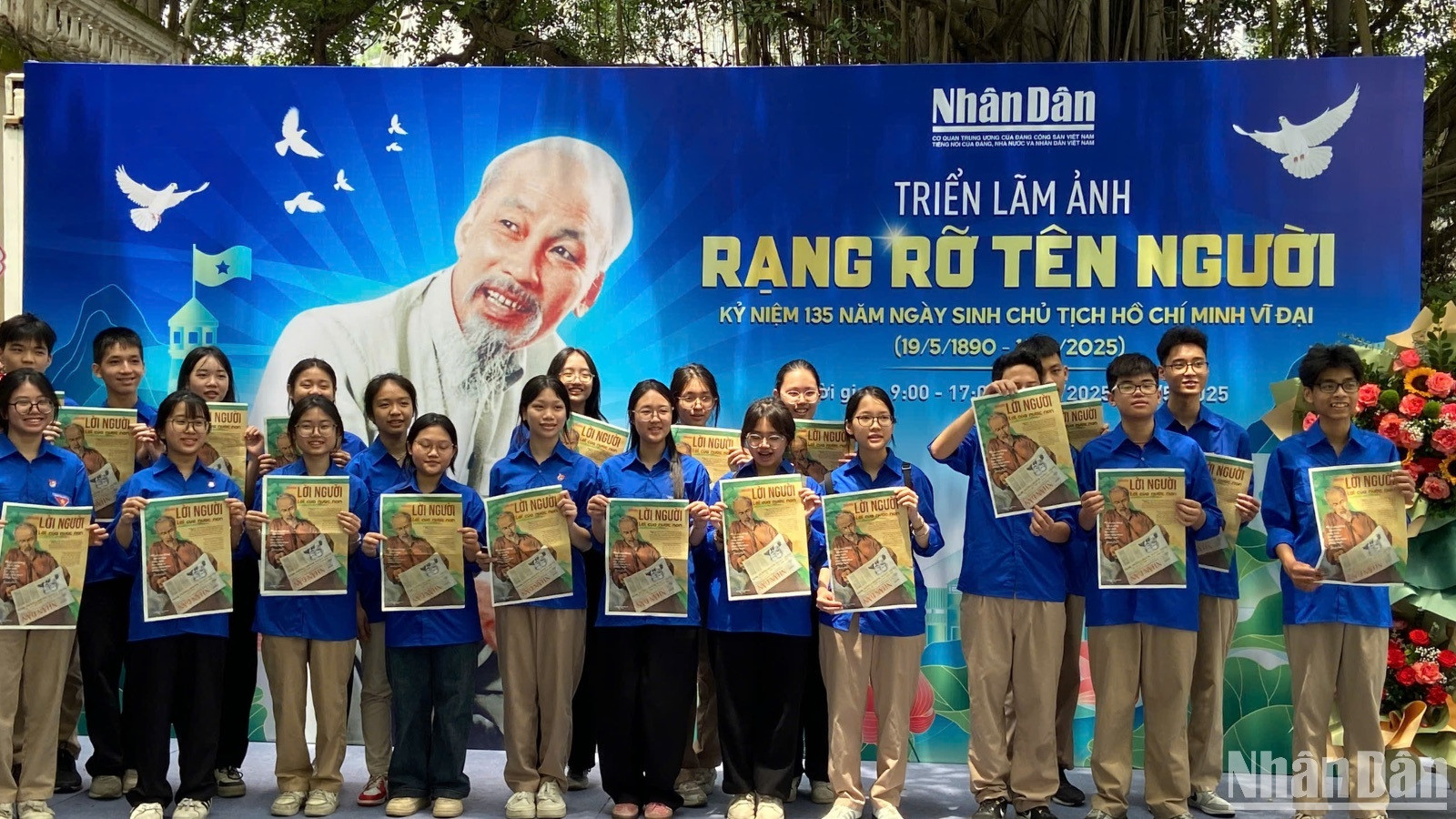 Ученики неполной средней школы Нгоктхюи (район Лонгбиен, город Ханой) Ученики неполной средней школы Нгоктхюи (район Лонгбиен, город Ханой)