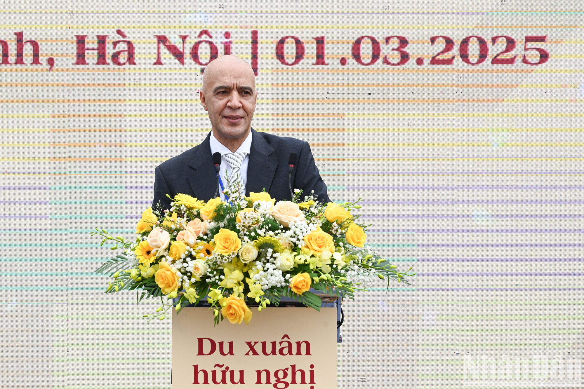 Посол Марокко, заместитель главы дипломатического корпуса во Вьетнаме Джамале Шуайби выступает с речью.