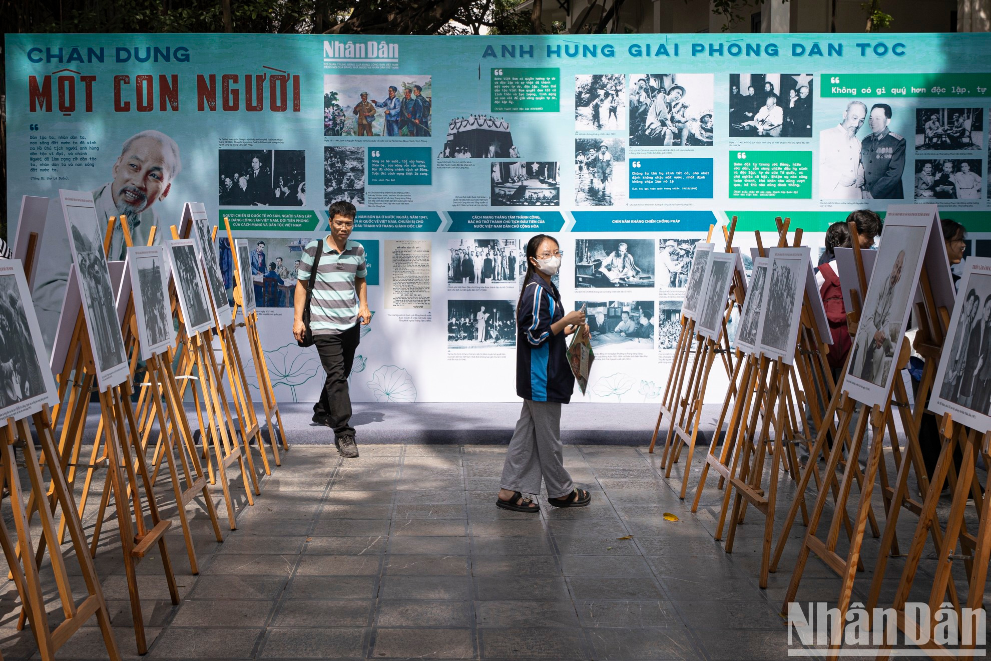 Фотовыставка «Сияющее имя Дядюшки Хо» состоит из трёх частей: «Хо Ши Мин — портрет личности», «Любовь народа к Дядюшке» и «Президент Хо Ши Мин и газета «Нянзан». Фотовыставка «Сияющее имя Дядюшки Хо» состоит из трёх частей: «Хо Ши Мин — портрет личности», «Любовь народа к Дядюшке» и «Президент Хо Ши Мин и газета «Нянзан».