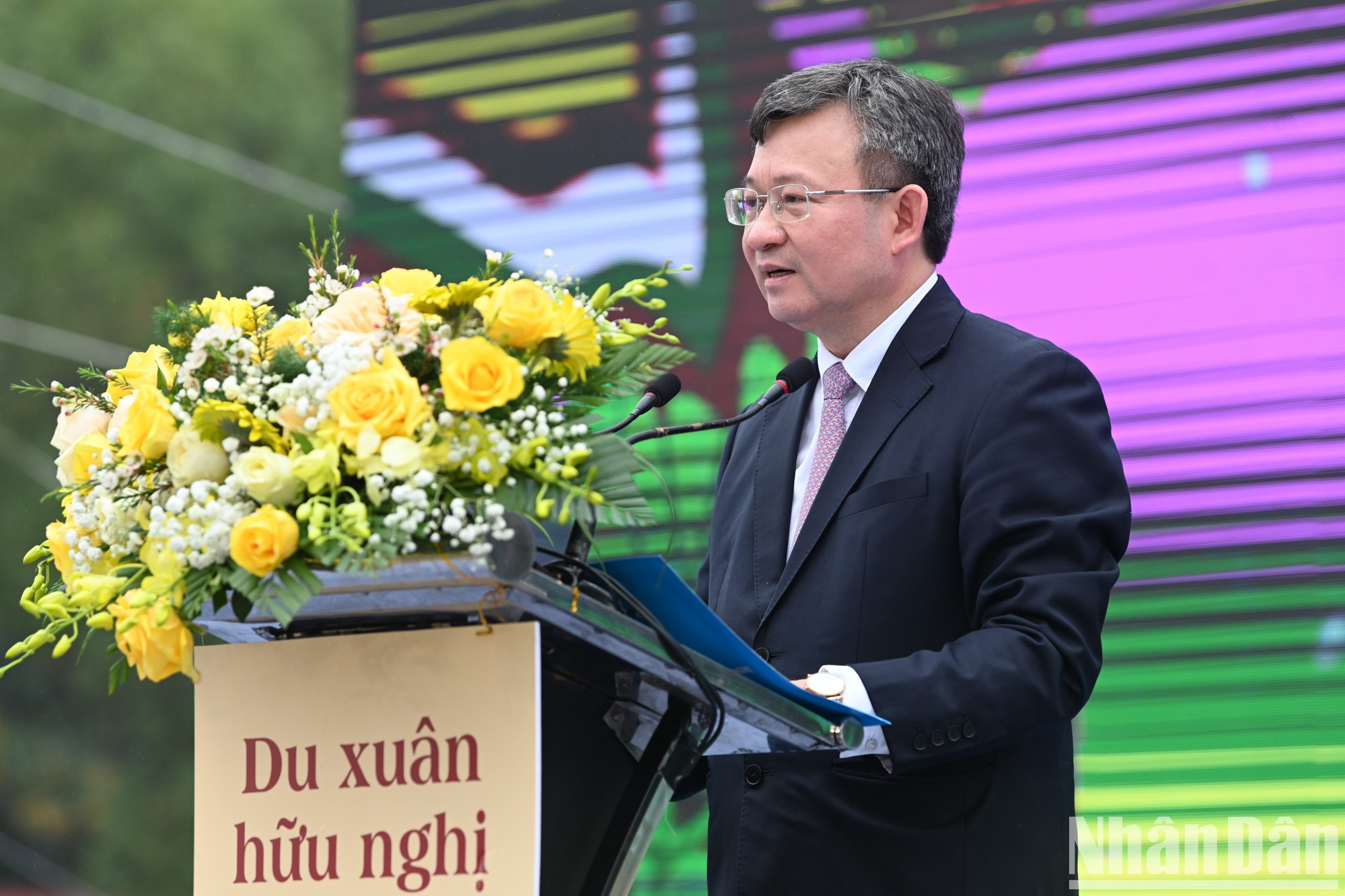 Председатель Союза обществ дружбы Ханоя Нгуен Нгок Ки выступает на мероприятии.