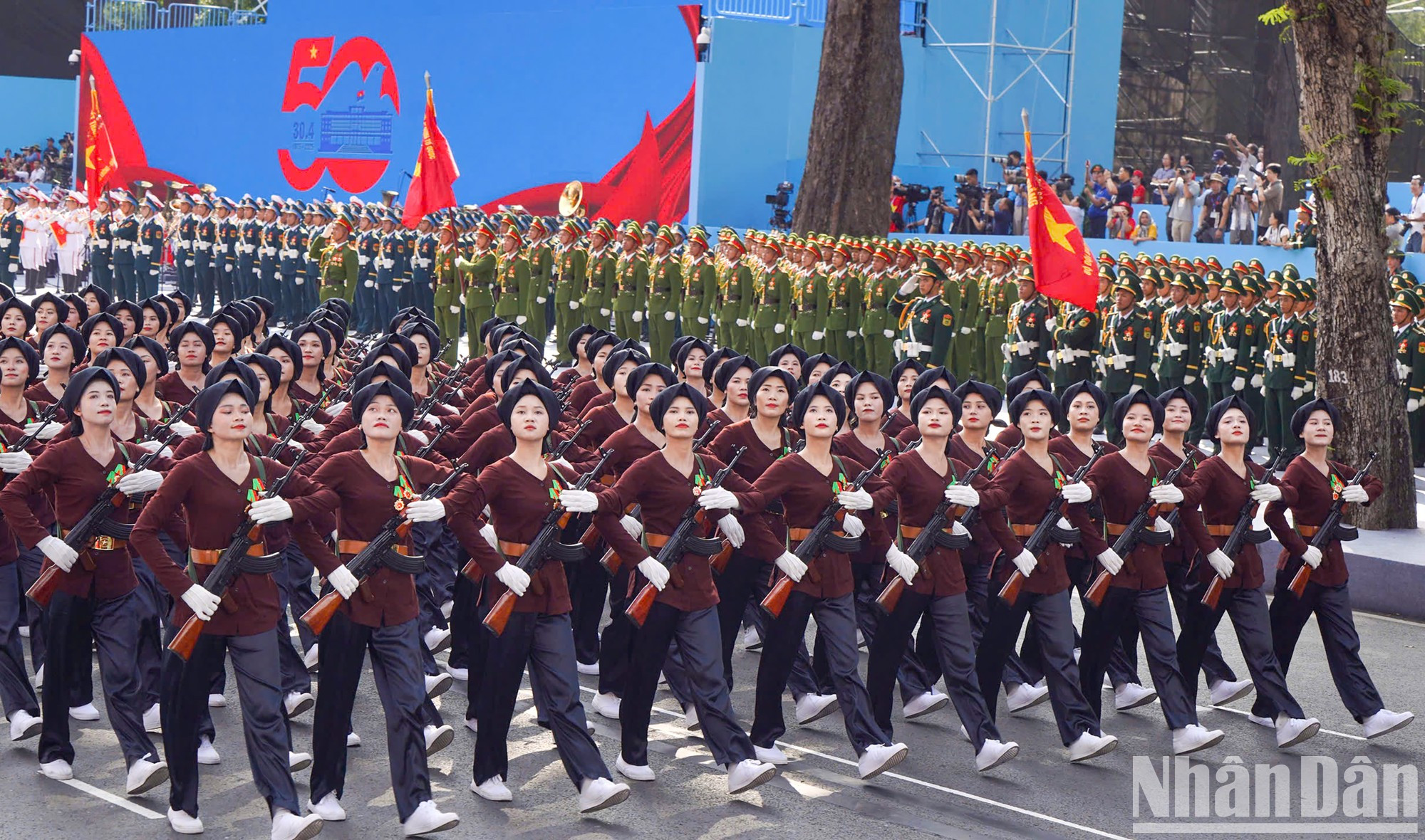 Парадная коробка женщин-партизан Южного Вьетнама. Парадная коробка женщин-партизан Южного Вьетнама.