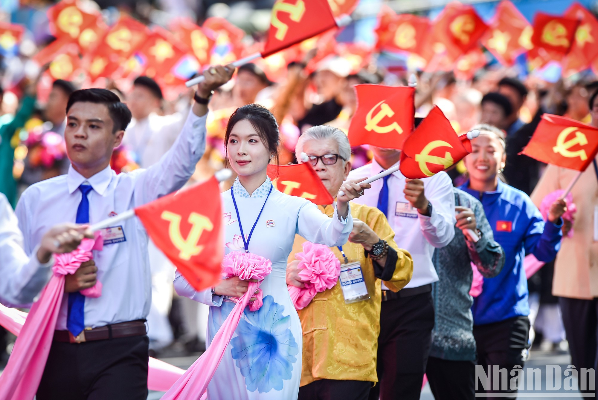 Генеральная репетиция собрала около 13 тысяч участников и произвела яркое впечатление на публику и официальных лиц. Генеральная репетиция собрала около 13 тысяч участников и произвела яркое впечатление на публику и официальных лиц.