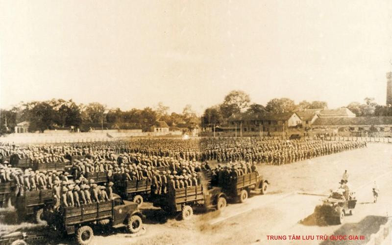 Церемония поднятия флага.