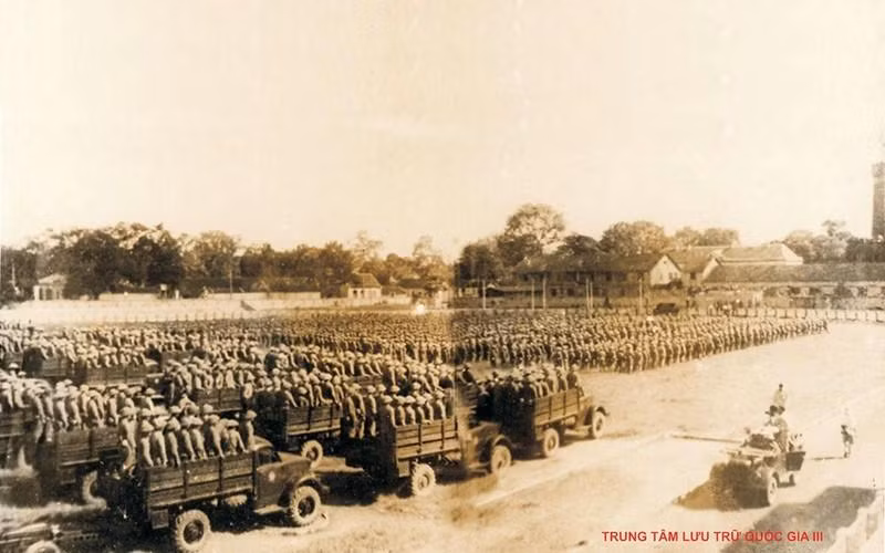 Церемония поднятия флага.