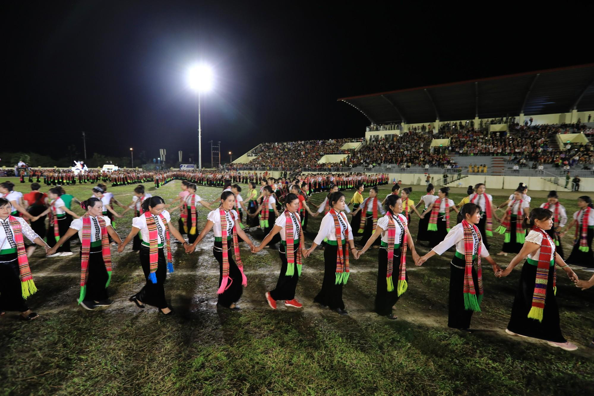 Женщины группы народности белых Тхай. Фото: Тхань Дат Женщины группы народности белых Тхай. Фото: Тхань Дат