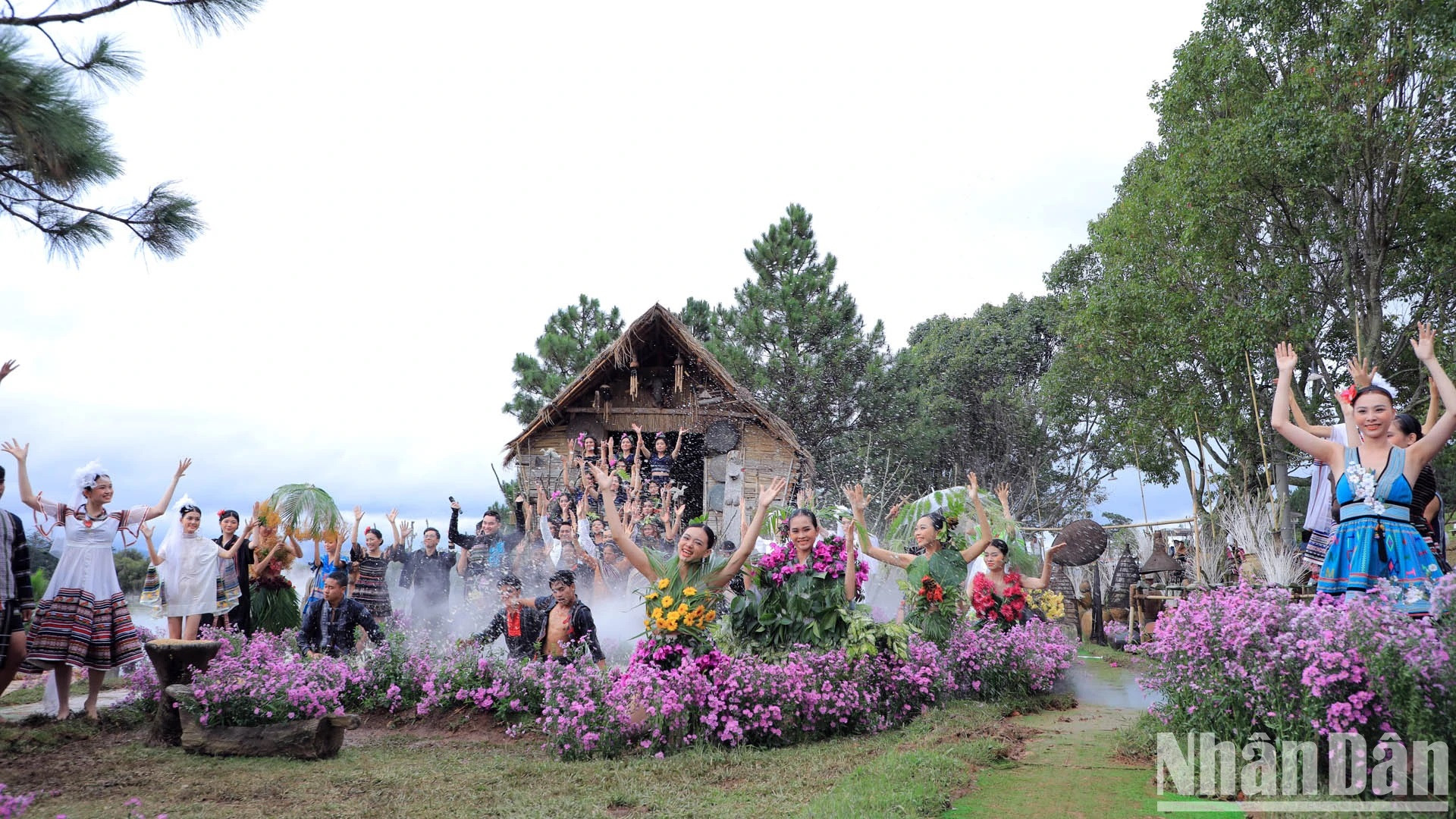 Мероприятие организовано Народным комитетом г. Далата и ООО Vietnam Silk House. Мероприятие организовано Народным комитетом г. Далата и ООО Vietnam Silk House.