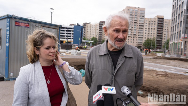 Господин Анатолий Чернов и его дочь. Господин Анатолий Чернов и его дочь.