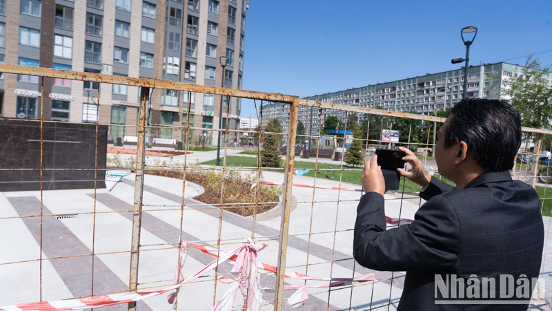 Место, где установлен памятник Президенту Хо Ши Мину. Место, где установлен памятник Президенту Хо Ши Мину.