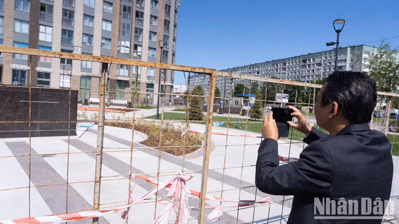 Место, где установлен памятник Президенту Хо Ши Мину.