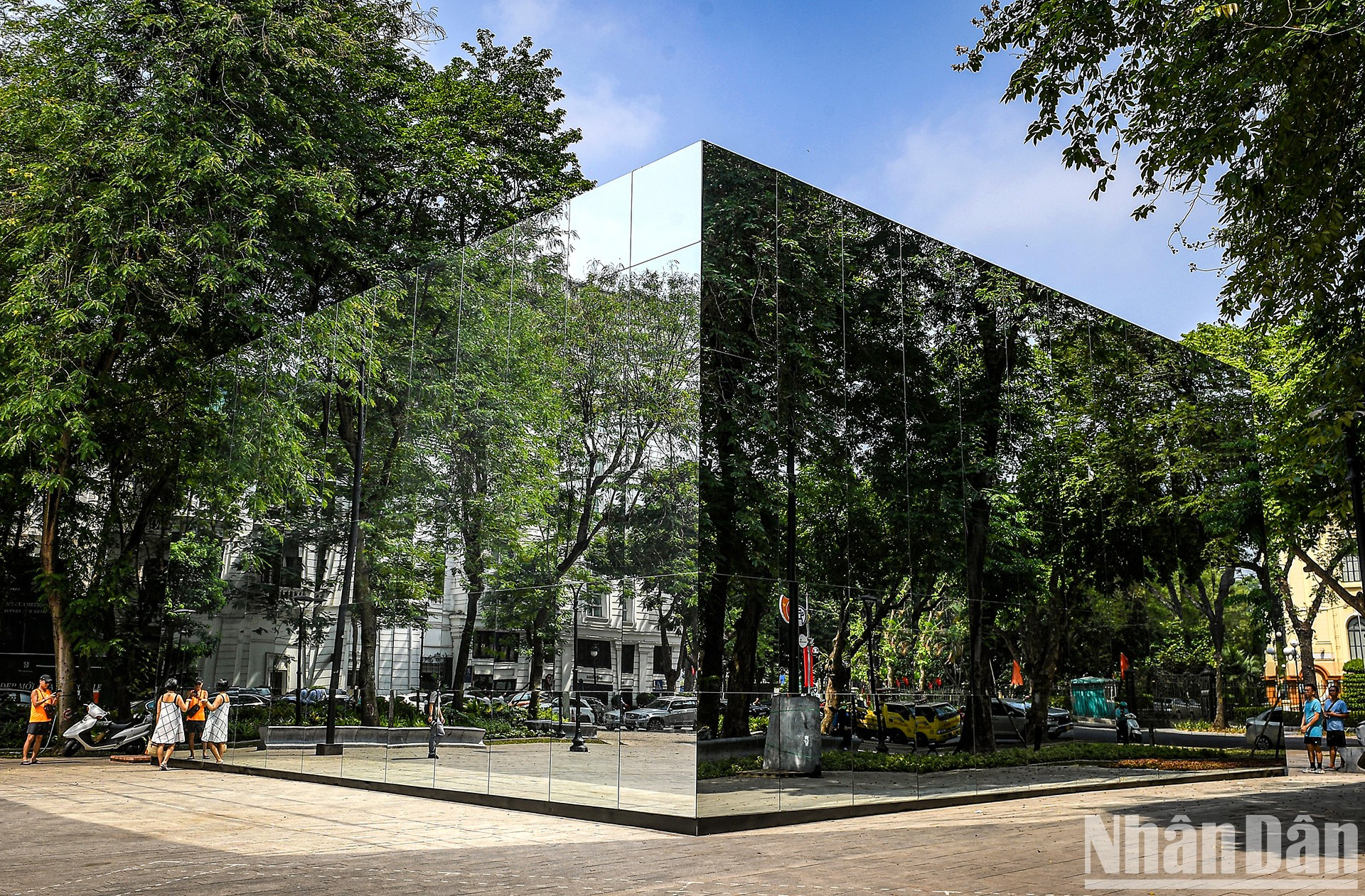 Это выставка под названием «Павильон 10 лучших наград» (Top 10 Awards Pavilion). Это выставка под названием «Павильон 10 лучших наград» (Top 10 Awards Pavilion).