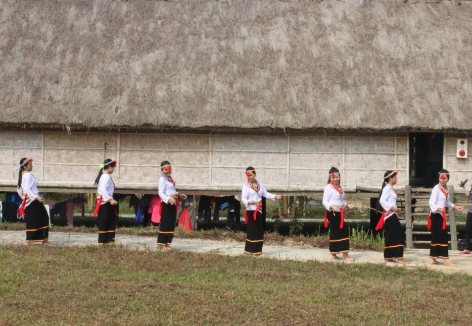 Церемония в честь нового дома. Фото: langvanhoavietnam.vn