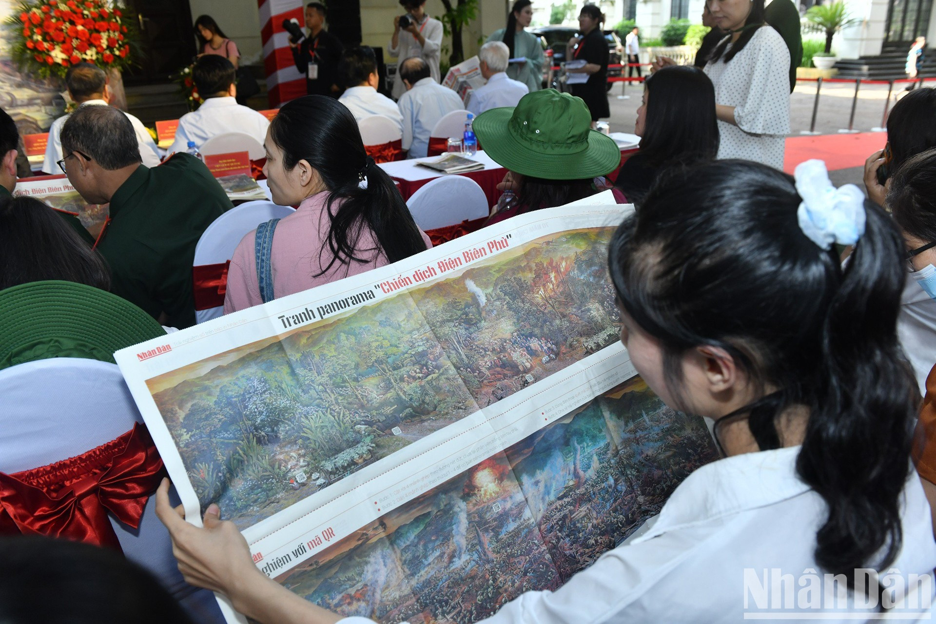 Объем газеты (выпуск 7 мая 2024 г.) будет увеличен на 12 полос, в том числе 4 полосы с картиной-панорамой «Операция Дьенбьенфу». Объем газеты (выпуск 7 мая 2024 г.) будет увеличен на 12 полос, в том числе 4 полосы с картиной-панорамой «Операция Дьенбьенфу».