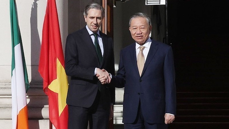 Генеральный секретарь ЦК КПВ, Президент То Лам и Премьер-министр Ирландии Саймон Харрис. Фото: ВИА