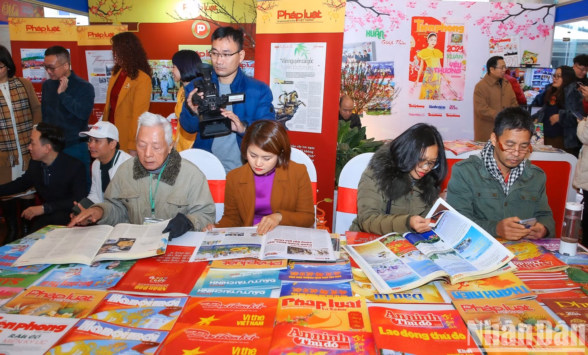 Фестиваль весенних газет 2024 года проходит 29 и 30 января во Дворце вьетнамско-советской дружбы.