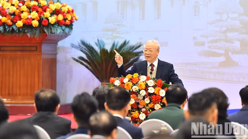 Генеральный секретарь ЦК КПВ Нгуен Фу Чонг выступает на открытии 32-й дипломатической конференции. Фото: Тхюи Нгуен