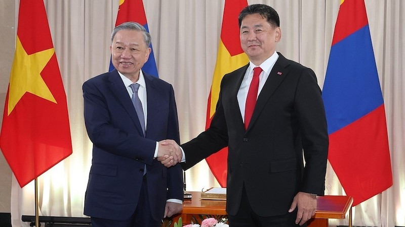 Генеральный секретарь ЦК КПВ, Президент То Лам и Президент Монголии Ухнаагийн Хурэлсух. Фото: ВИА