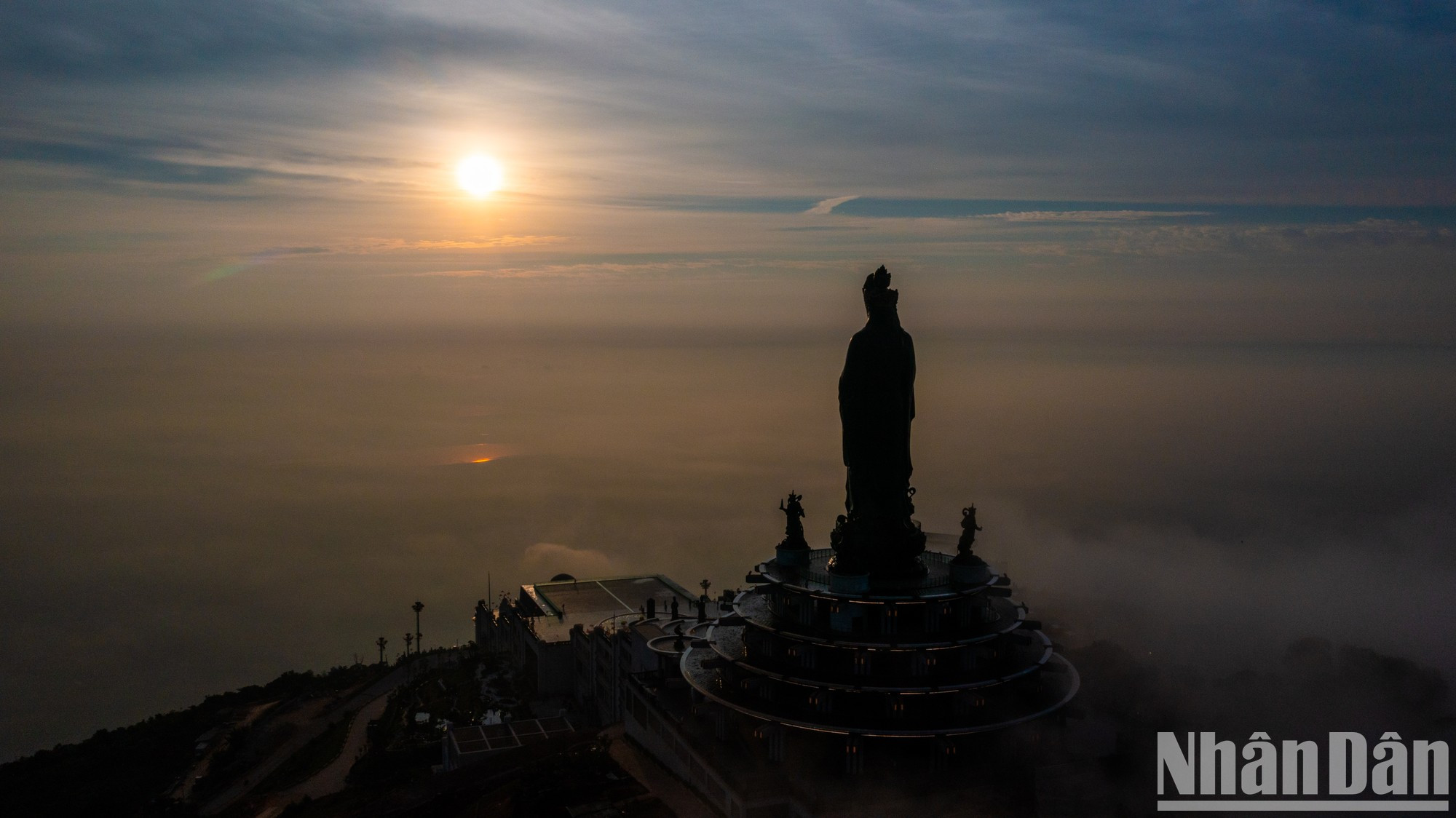 Посещая гору Баден рано утром, посетители имеют возможность полюбоваться прекрасным восходом солнца…