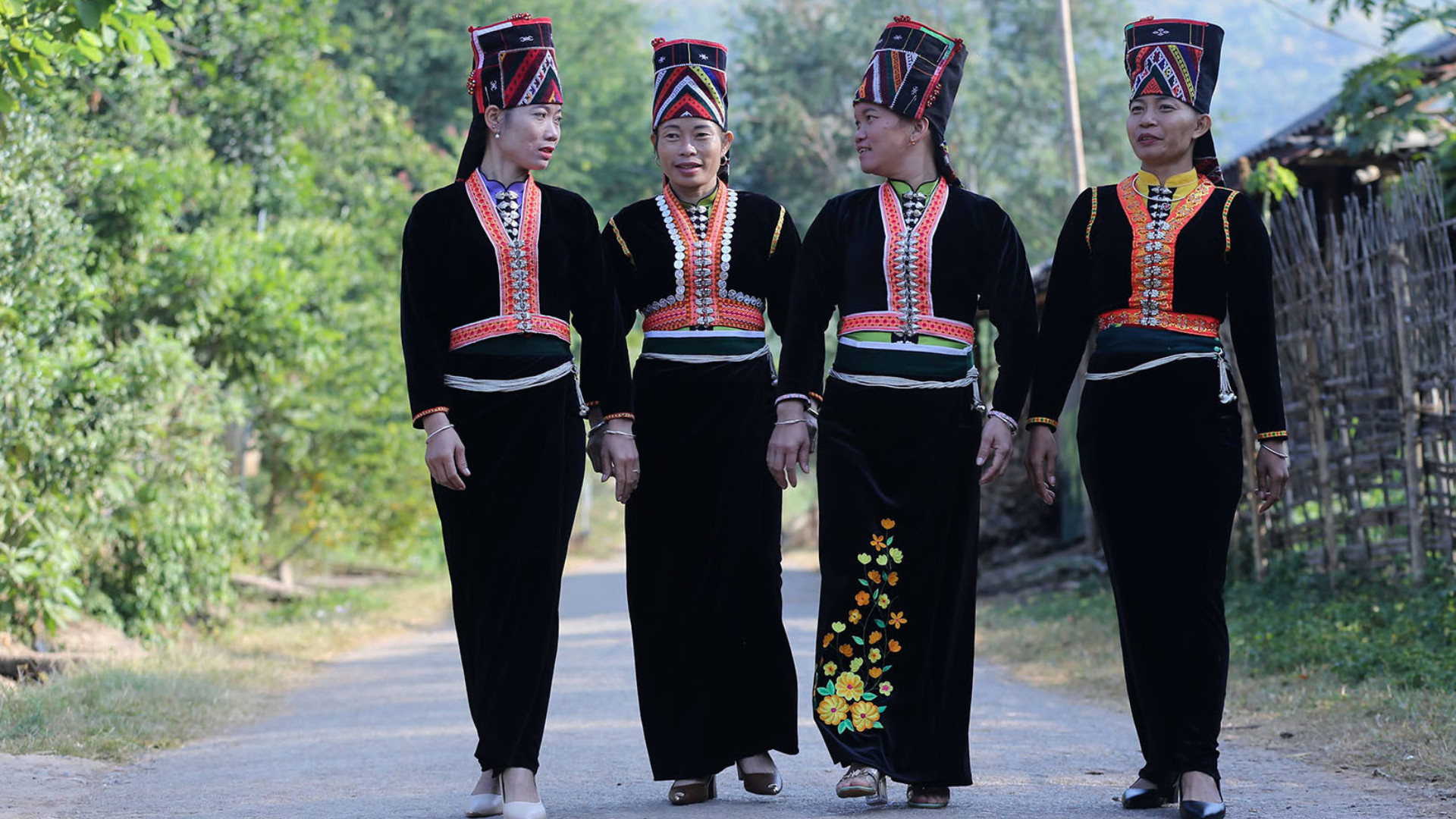 Женщины Кхому. Фото: ВИА Женщины Кхому. Фото: ВИА