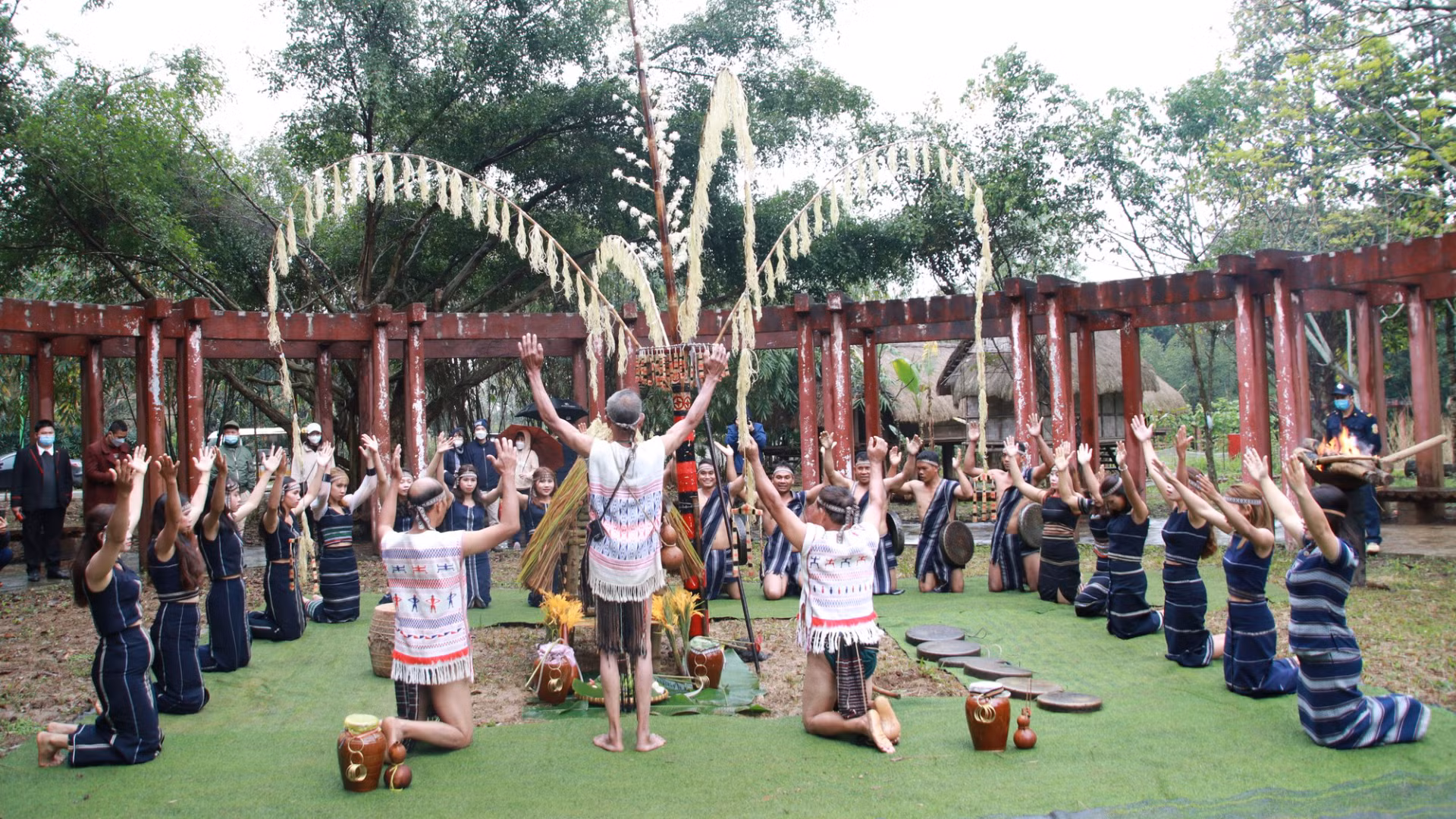 Представители народности Кохо в провинции Ламдонг отмечают новый сезон риса. Фото: Деревня культуры и туризма народностей Вьетнама