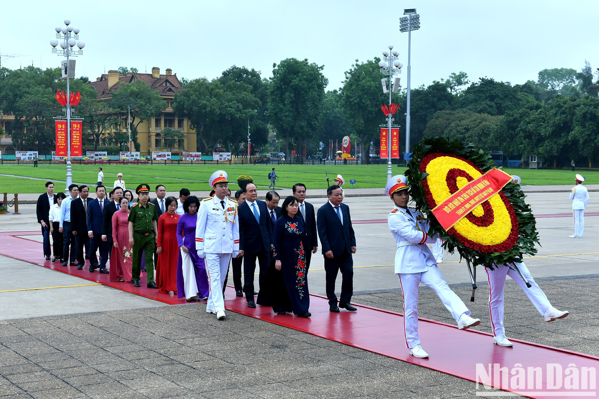 Делегация Парткома, Народного совета, Народного комитета и Отечественного фронта Вьетнама города Ханоя. Делегация Парткома, Народного совета, Народного комитета и Отечественного фронта Вьетнама города Ханоя.