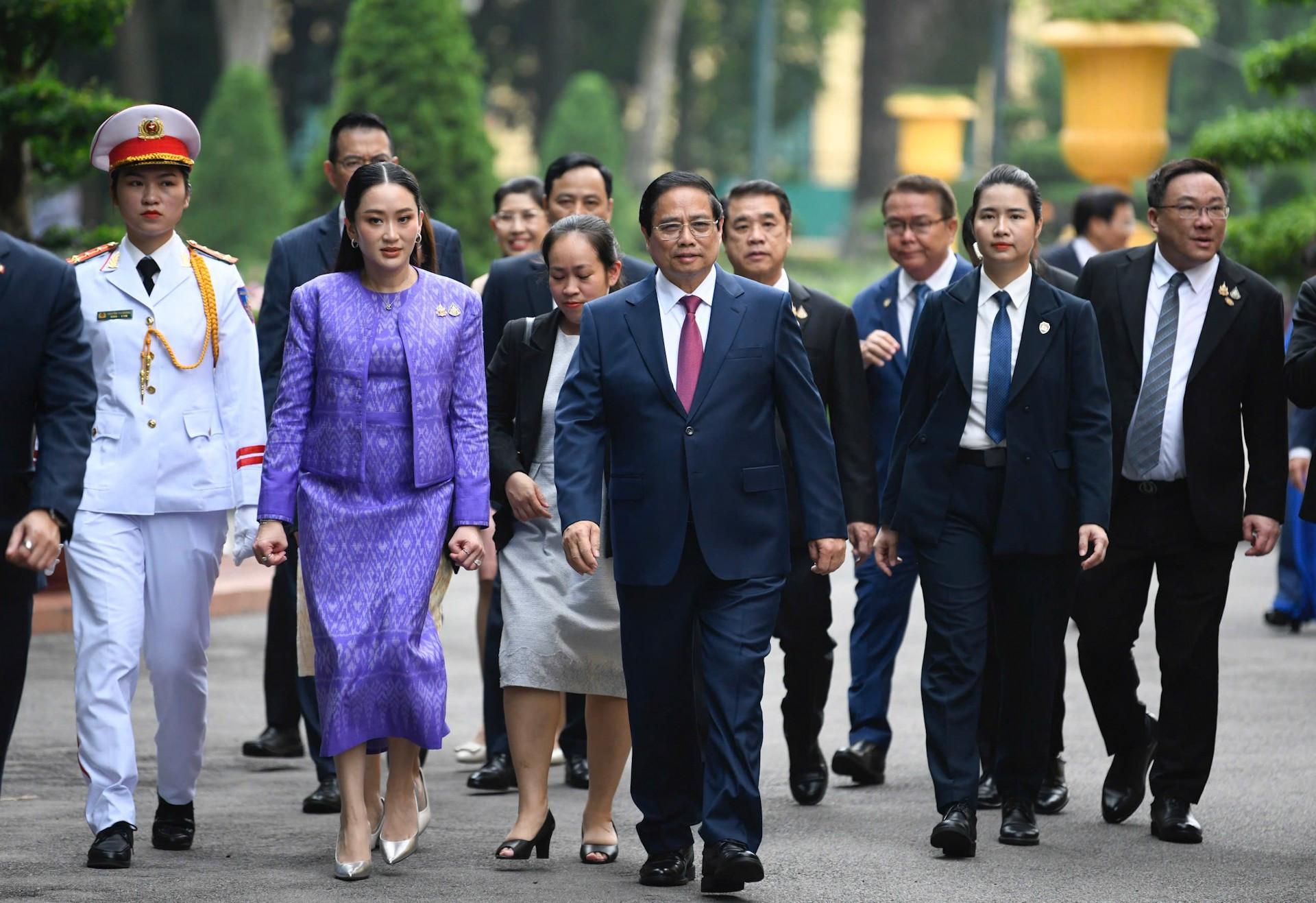 Премьер-министр Фам Минь Тьинь и Премьер-министр Таиланда Пхэтхонгтхан Чиннават. Фото: Чан Хай Премьер-министр Фам Минь Тьинь и Премьер-министр Таиланда Пхэтхонгтхан Чиннават. Фото: Чан Хай