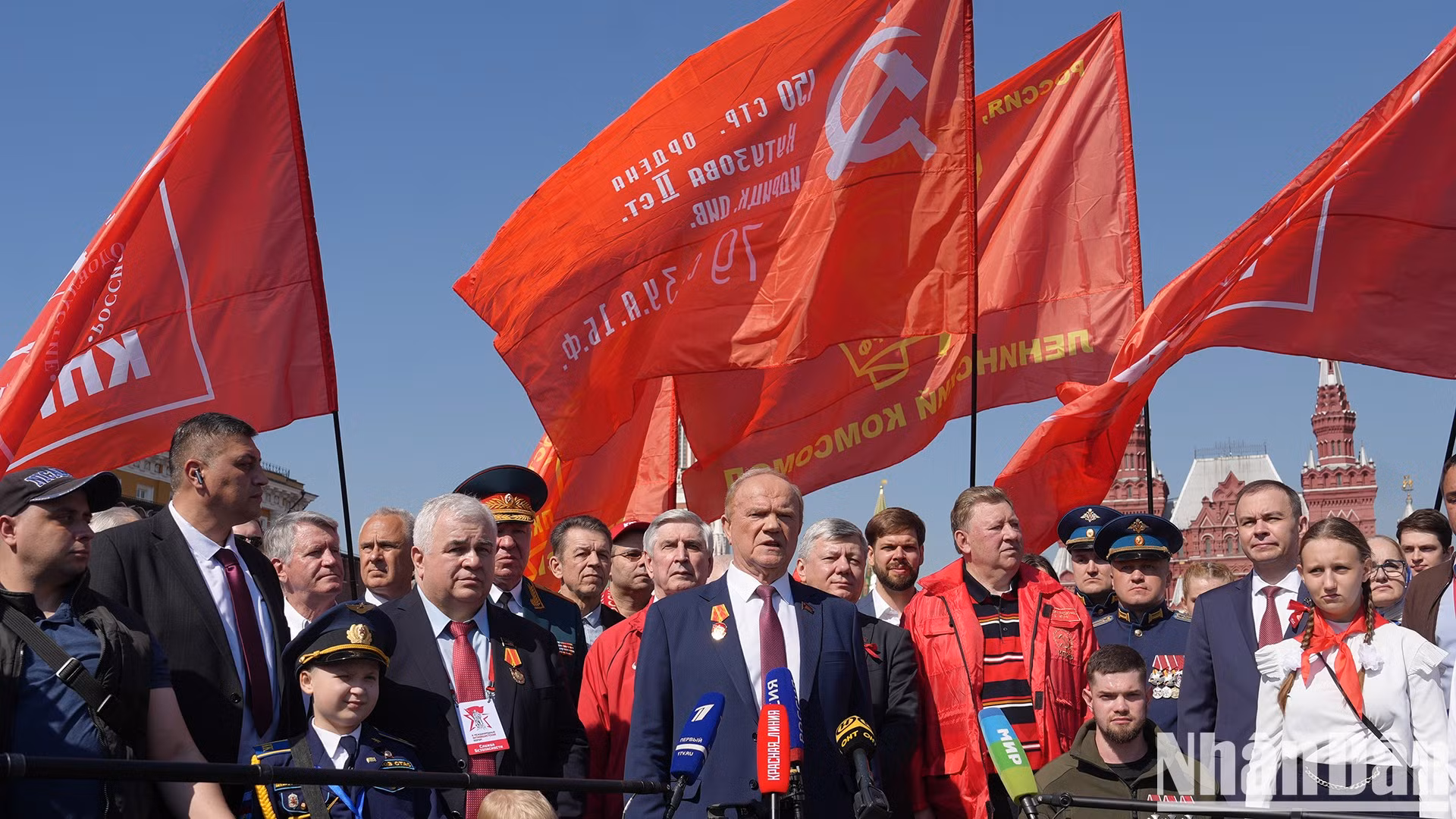 Выступая перед прессой, Геннадий Зюганов подчеркнул, что Ленин – пример самоотверженной борьбы за интересы трудящихся, равенство и дружбу народов.