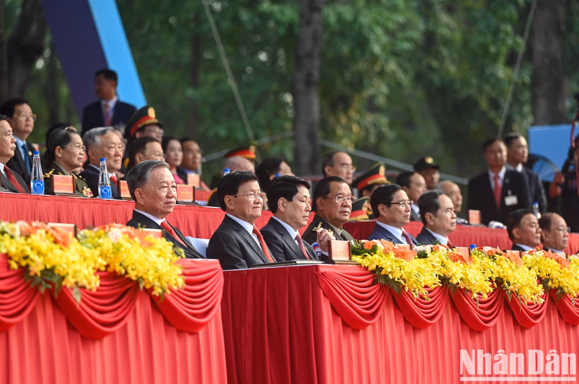 Действующие и бывшие руководители Партии и Государства, международные гости на церемонии.