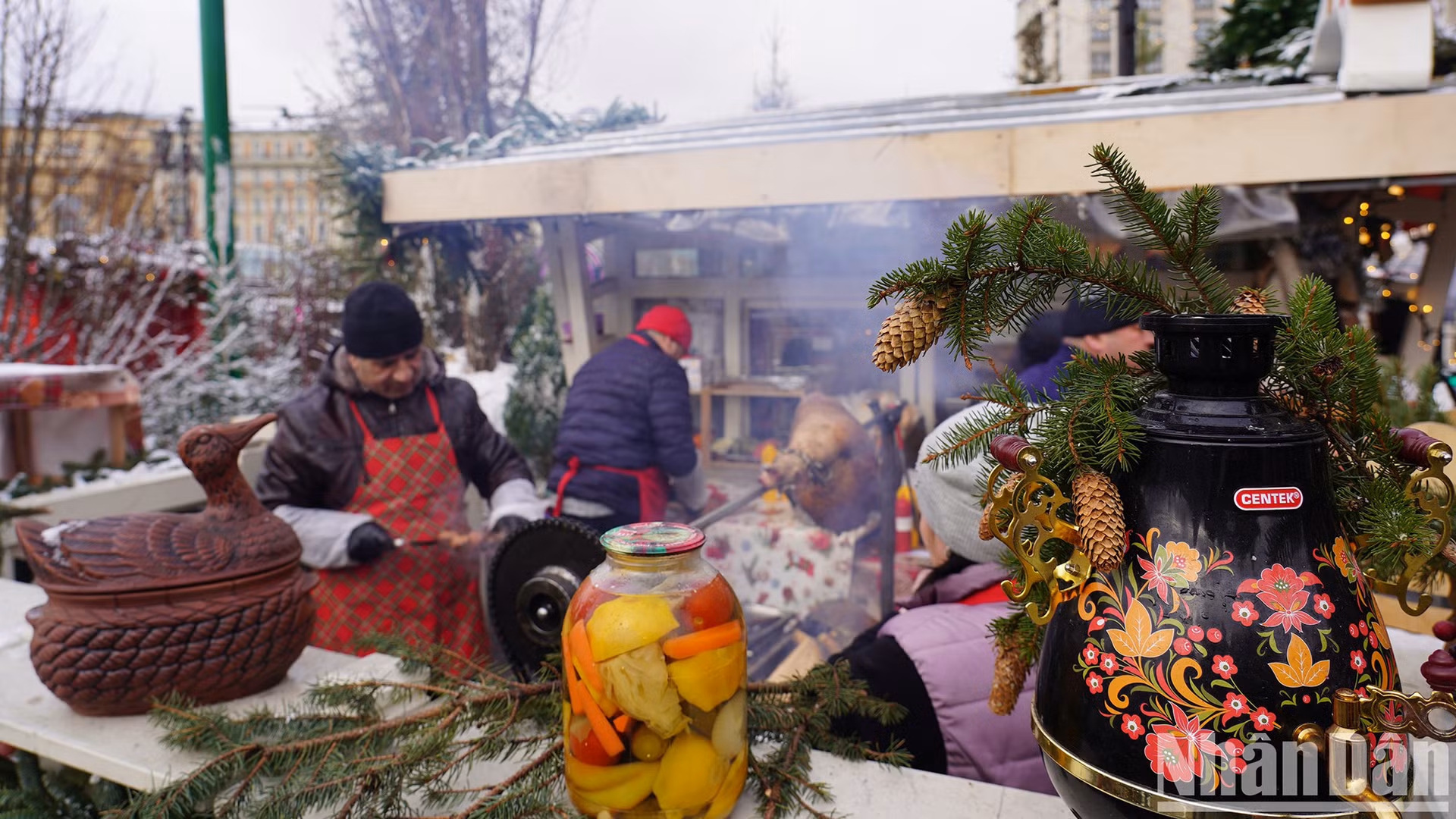В этом году фестиваль открылся 15 декабря 2023 года и проходит по 8 января 2024 года.