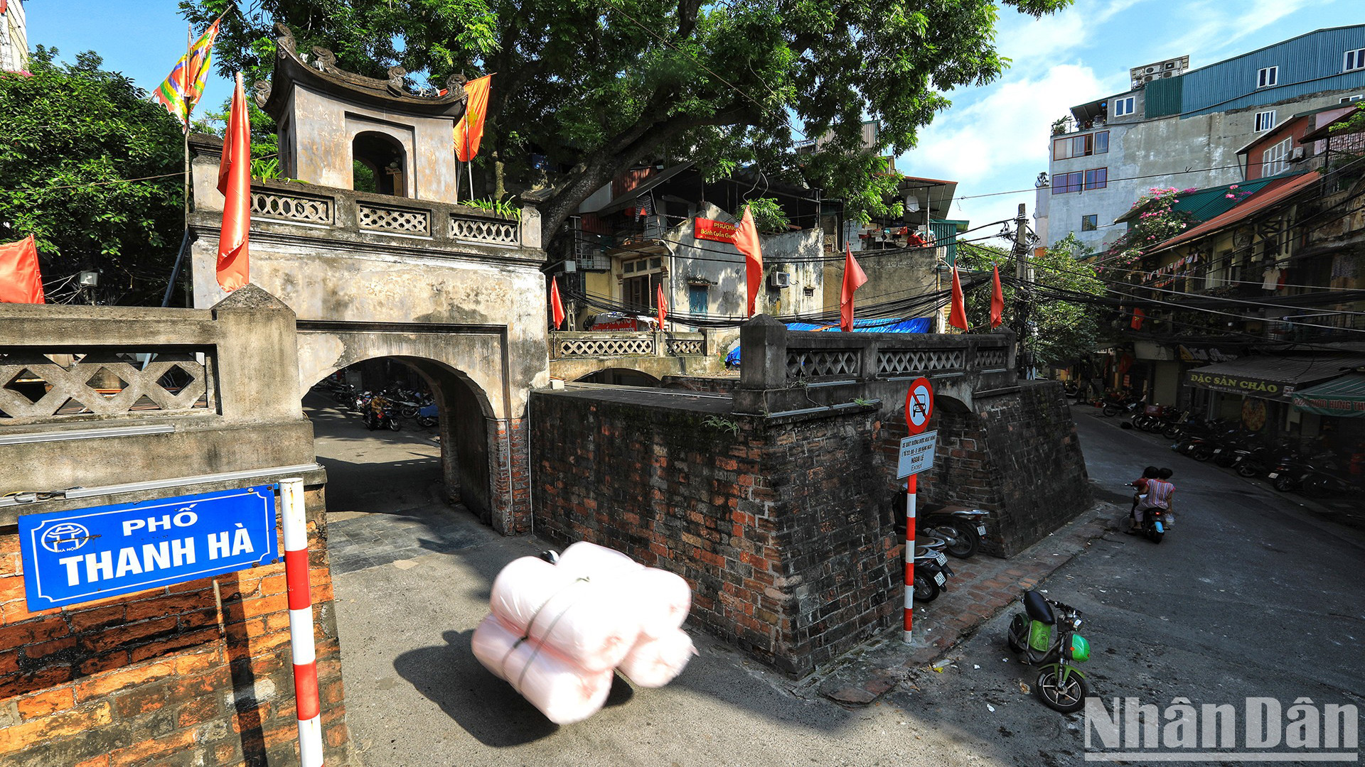 Древняя архитектура Ворот Куантьыонг. Древняя архитектура Ворот Куантьыонг.