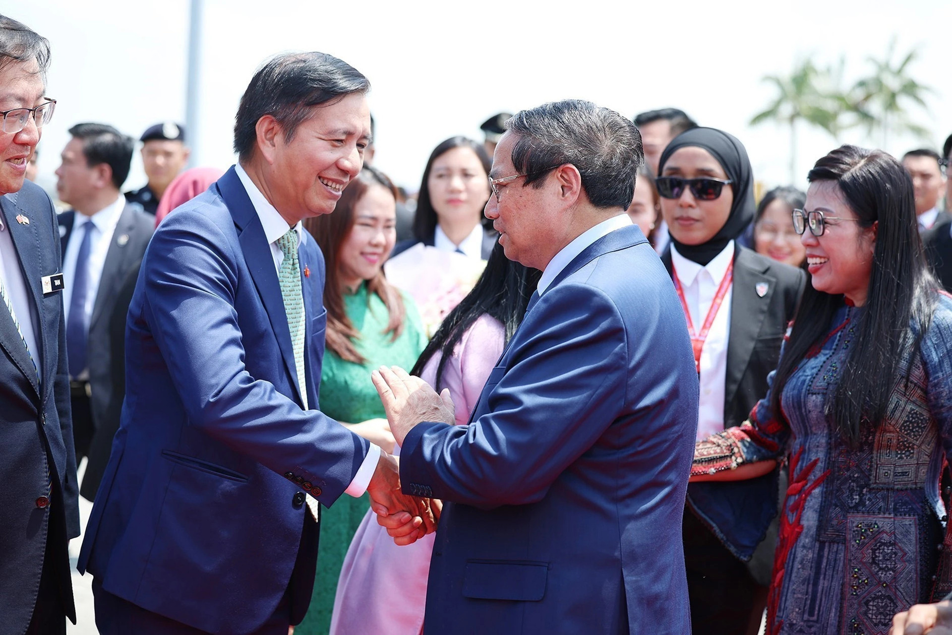 Церемония проводов Премьер-министра Фам Минь Тьиня с супругой. Фото: ВИА