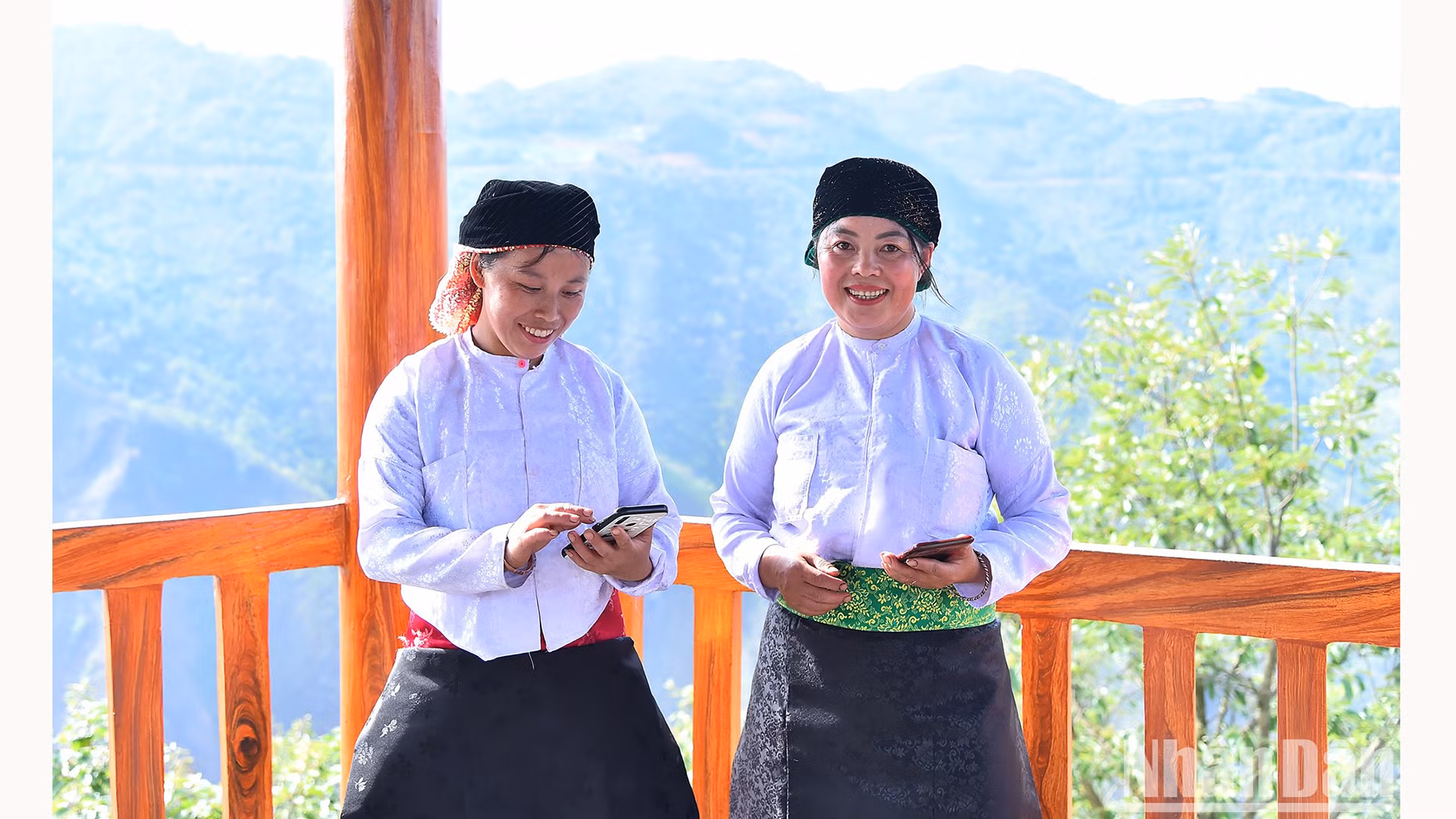 Даже для хмонгов в Хажанге гордость и честь посещать и изучать крайнюю северную точку в Лунгку. Приезжая сюда, они еще больше будут любить все Отечество и свою малую родину Хажанг.