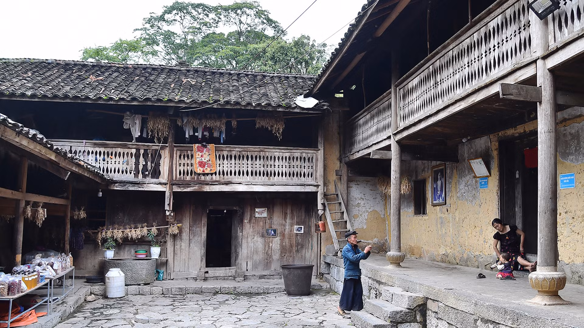 Культурная деревня Лунгкам в долине общины Шунгла уезда Донгван также хорошо известна, особенно тем, что в ней находится дом Пао, где снимали основные события фильма «История Пао».