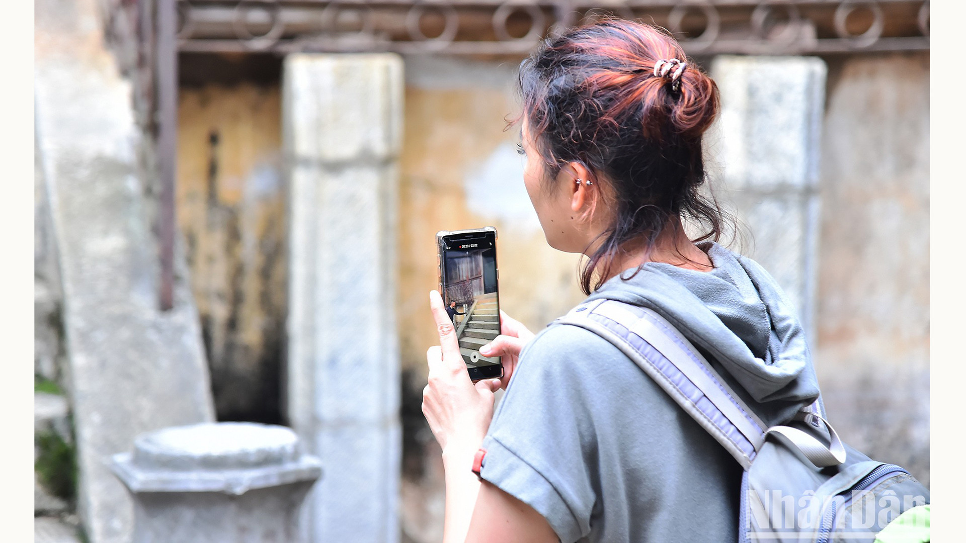 Туристам, приезжающим в Хажанг, не стоит пропустить резиденцию семьи Выонг, где они могут окунуться в забытые чувства и узнать о жизни и деятельности отца и сына Выонг Тьинь Дыка и Выонг Тьи Шиня. Туристам, приезжающим в Хажанг, не стоит пропустить резиденцию семьи Выонг, где они могут окунуться в забытые чувства и узнать о жизни и деятельности отца и сына Выонг Тьинь Дыка и Выонг Тьи Шиня.
