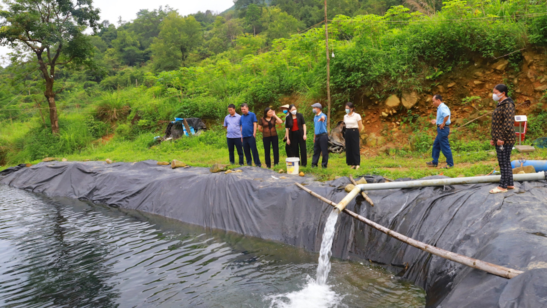 Модель разведения осетровых в высокогорной общине горного уезда Биньлиеу провинции Куангнинь. Модель разведения осетровых в высокогорной общине горного уезда Биньлиеу провинции Куангнинь.
