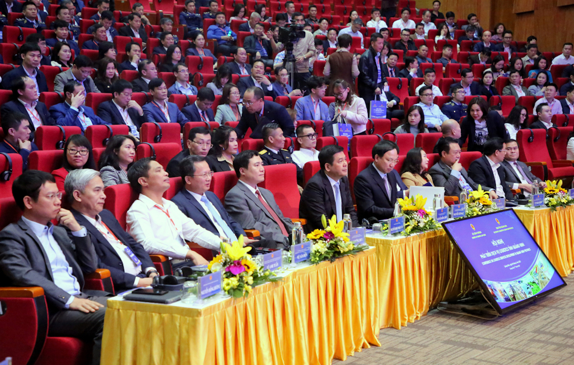 Участники конференции по развитию логистических услуг провинции Куангнинь 2023 года. Участники конференции по развитию логистических услуг провинции Куангнинь 2023 года.