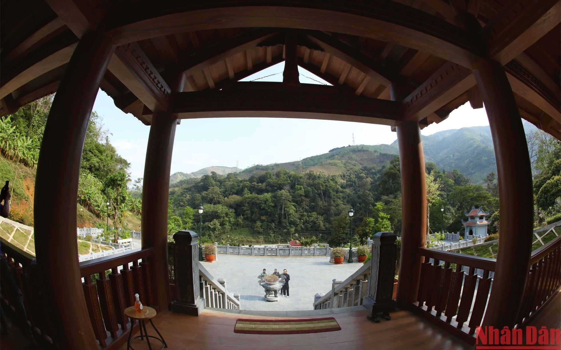 Внутри храма. Внутри храма.