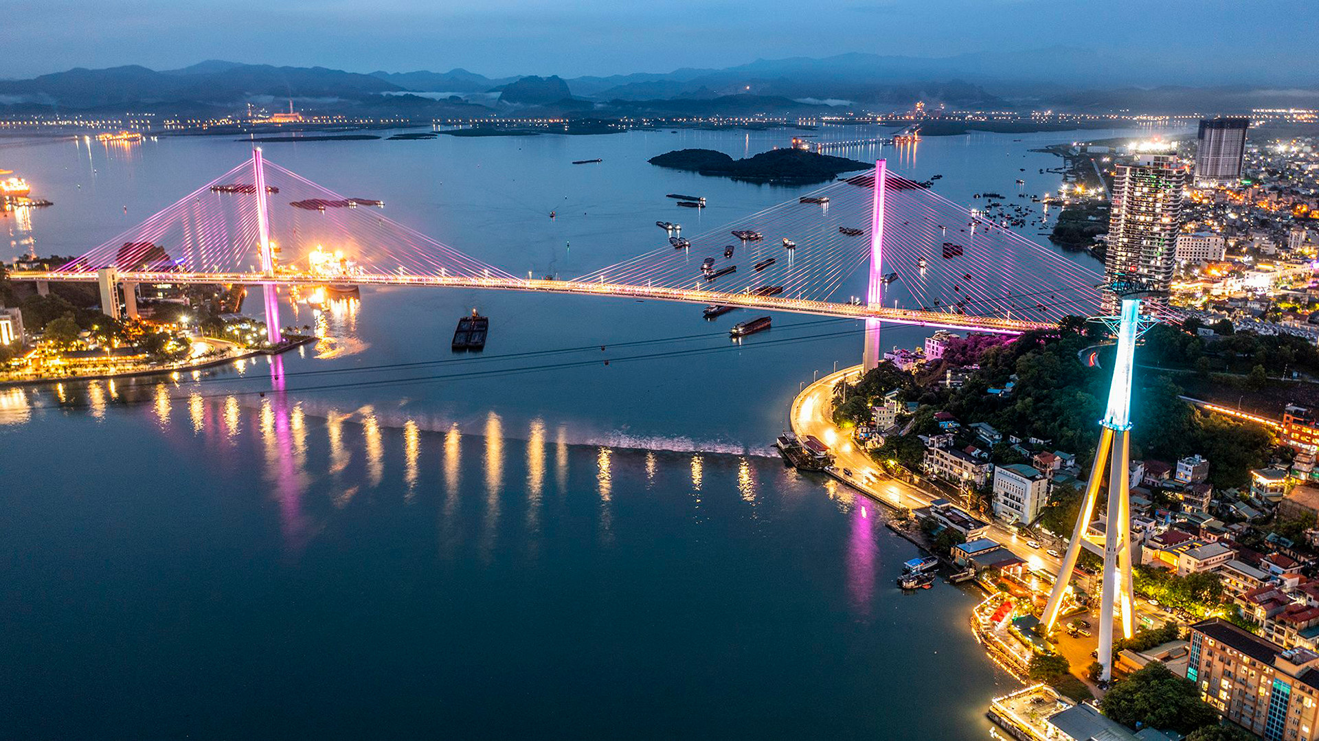 Провинция Куангнинь развивает торговлю в синхронном и разнообразном направлении, модернизирует и оцифровывает торговую инфраструктуру. Провинция Куангнинь развивает торговлю в синхронном и разнообразном направлении, модернизирует и оцифровывает торговую инфраструктуру.