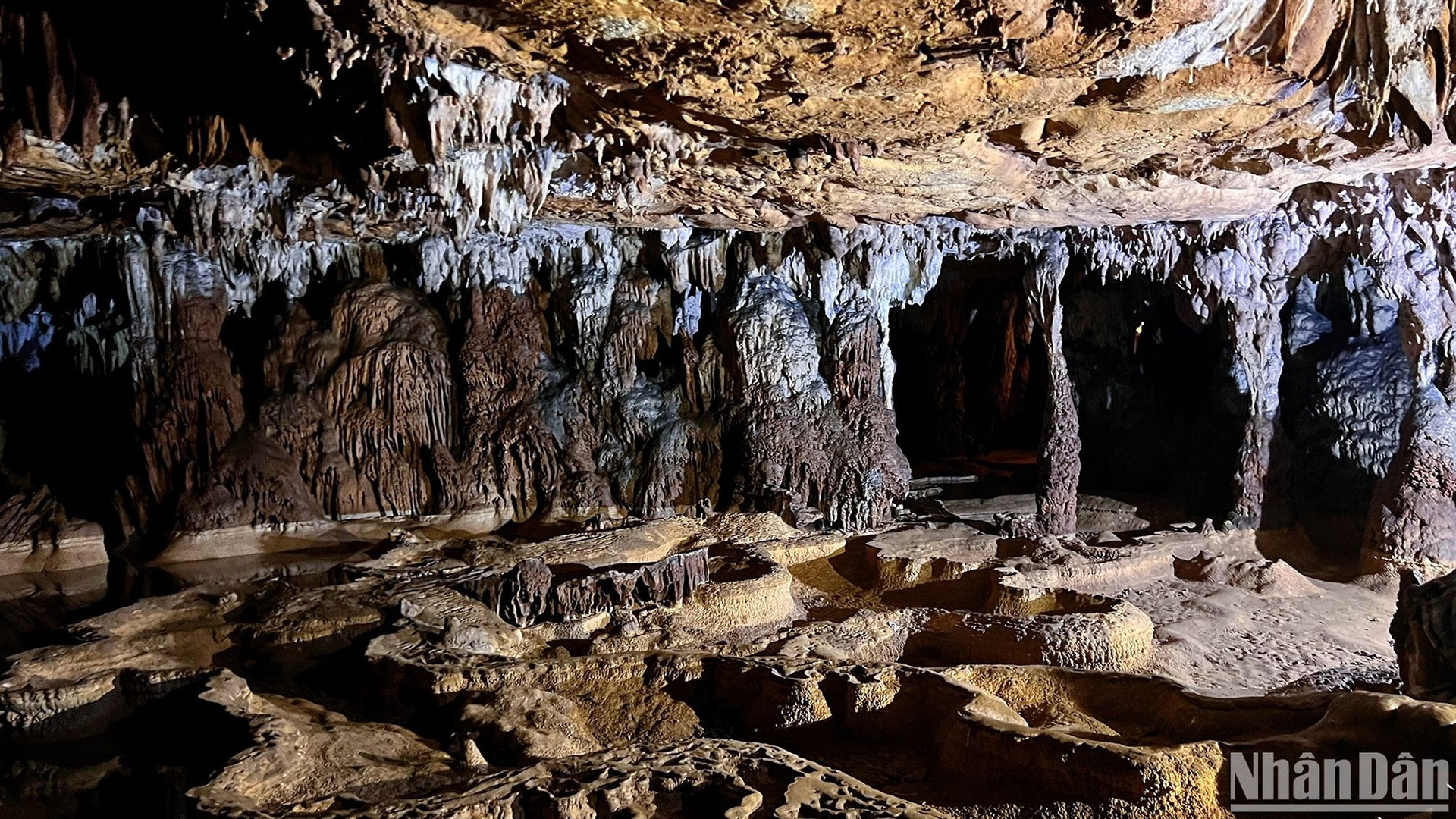 В 2023 году экспедиция Британской ассоциации исследования пещер (BCRA) отправилась в пещеру Бокунг, чтобы исследовать, измерить, оценить и объявила, что пещера Бокунг образовалась около 4 миллионов лет назад. Пещера имеет высоту над уровнем моря 420 метров со множеством редких и красивых сталактитов и сталагмитов в мире. В 2023 году экспедиция Британской ассоциации исследования пещер (BCRA) отправилась в пещеру Бокунг, чтобы исследовать, измерить, оценить и объявила, что пещера Бокунг образовалась около 4 миллионов лет назад. Пещера имеет высоту над уровнем моря 420 метров со множеством редких и красивых сталактитов и сталагмитов в мире.