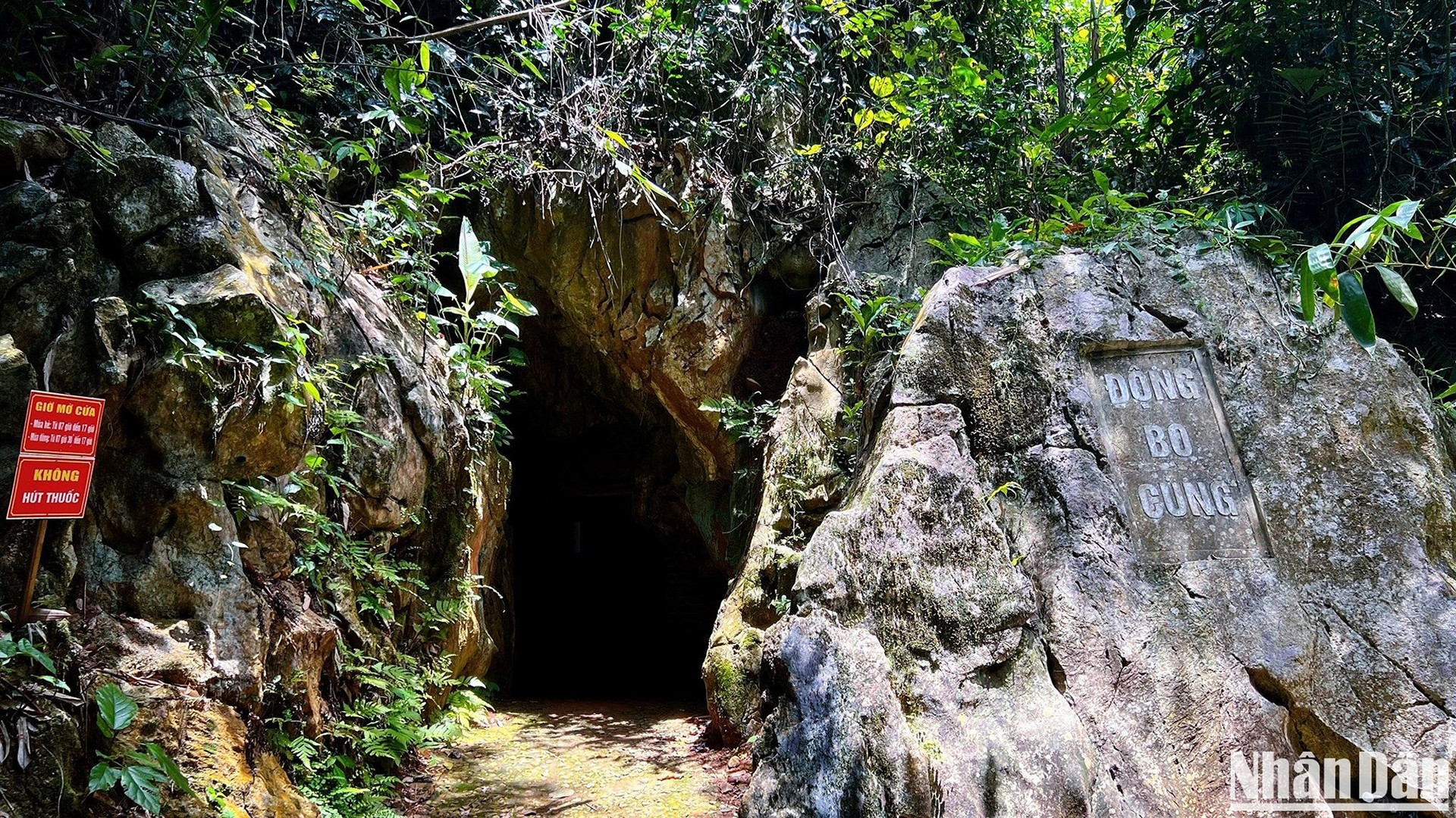 Вход в пещеру Бокунг. Вход в пещеру Бокунг.