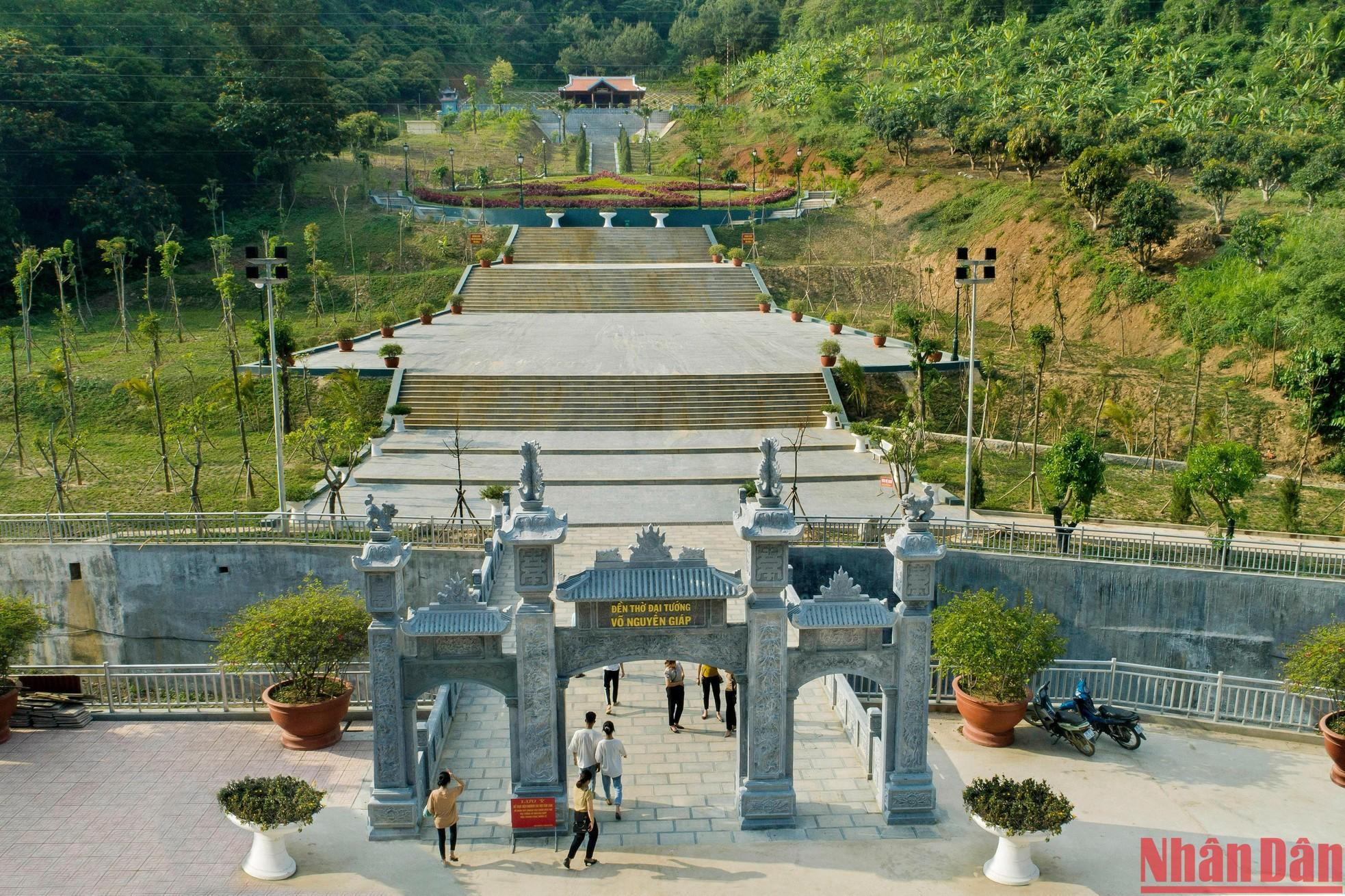Храм генерала Во Нгуен Зяпа. Храм генерала Во Нгуен Зяпа.
